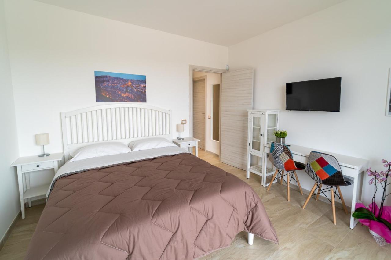 Nni Mia Hotell Modica Eksteriør bilde